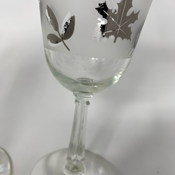 Set of 6 Vintage Wine Glasses - Picture 9 of 11